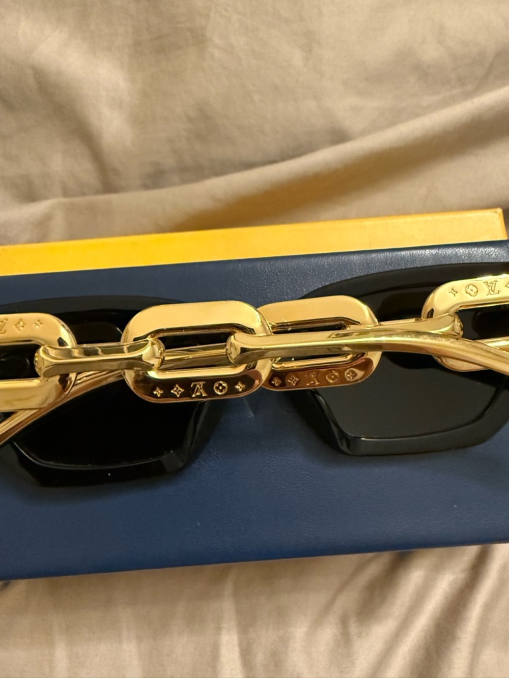 Louis Vuitton LV Edge Black Gold Cat-Eye Sunglasses - Picture 7 of 9